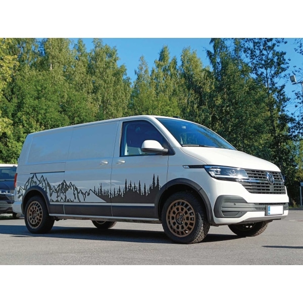 Pakettiauton kylkiteippaus Vuoristo ja Metsä - Landscape Edition