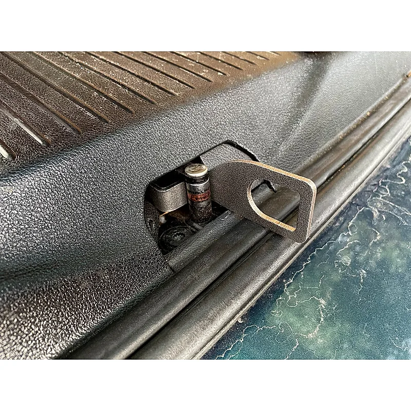 Takaluukun väliin asennettava tuuletuspidike VW T6/T5/T4, Caddy ja Vito - Image 2