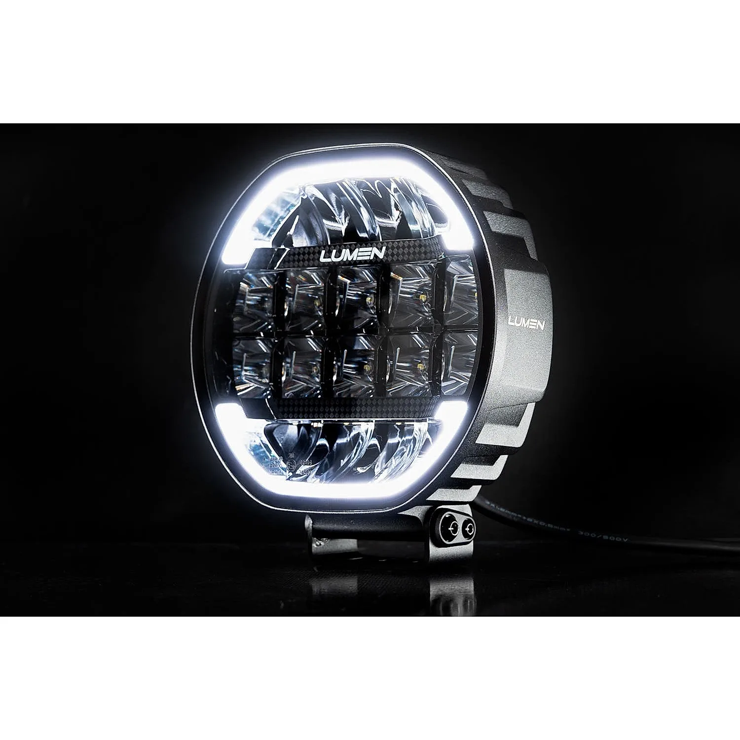Lumen Cyclops HP9 – viistosta, valkoinen positiovalo